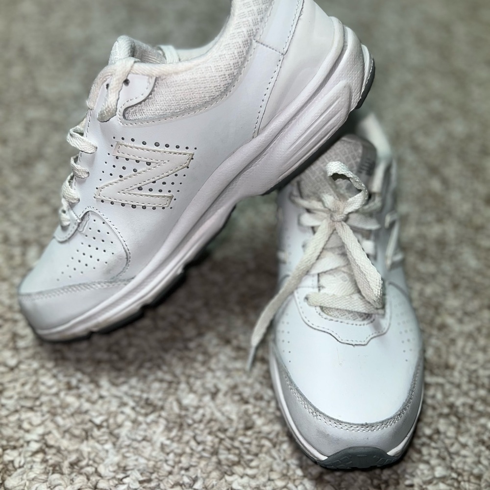 New Balance White 411 Cush B Tennis Shoes- size 9